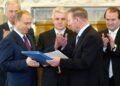 Відзначені Росією. Хто з українських політиків досі має нагороди від Кремля