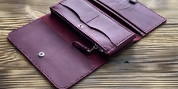 Студентка загубила гаманець, а знайшли його через 43 роки: жінка була шокована вмістом (фото)