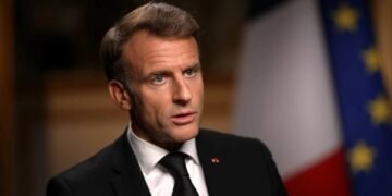 “Хотів укласти швидкий мир”: Трамп ледь не “здав” Україну під час зустрічі на Алясці, — Макрон