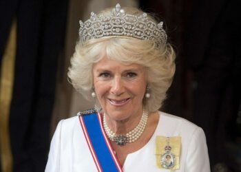 Забула, що весь світ спостерігає: шкідливу звичку королеви Камілли зняли на камеру