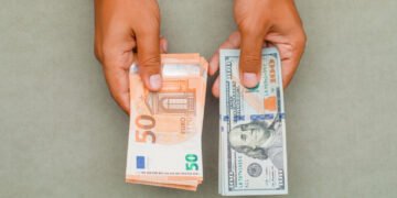 На нас чекає важливий тиждень: прогноз курсу долара та євро в Україні від банкіра