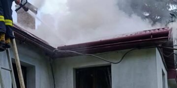 На Львівщині вогнеборці врятували житловий будинок від повного знищення вогнем