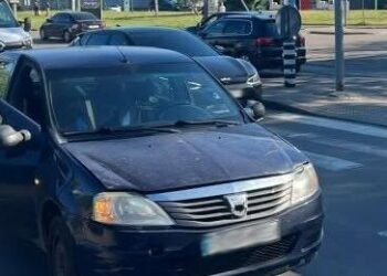 У Львові 81-річний водій Dacia збив молоду жінку на пішохідному переході: потерпілу госпіталізували, – ФОТО