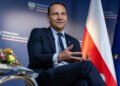 “Принизило президента”: забрати орден у Зеленського було “неадекватним” рішенням, — очільник МЗС Польщі