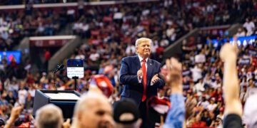 Порушить протокол: Трамп підніматиме кубок Чемпіонату світу разом з переможцями мундіалю