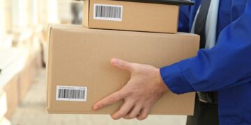 Посилки в ЄС з 1 липня подорожчають: кому доведеться сплачувати збір 3 євро
