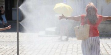 У центрі Львова встановили розпилювачі води через аномальну спеку