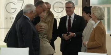 Мелоні кинула палити: мікрофони на саміті G7 зафіксували неформальні розмови світових лідерів