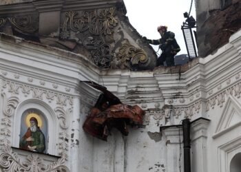 Китай висловився про російський удар по Києво-Печерській лаврі
