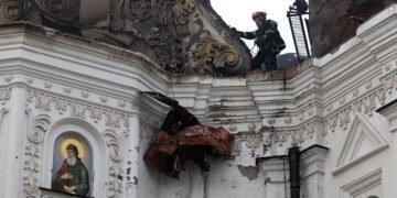 Китай висловився про російський удар по Києво-Печерській лаврі