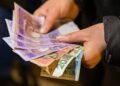 Зарплати зростуть, а ріст цін сповільниться: Кабмін схвалив план на 3 роки