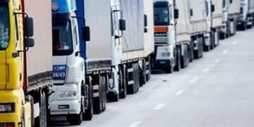 На Львівщині через спеку обмежили рух вантажівок