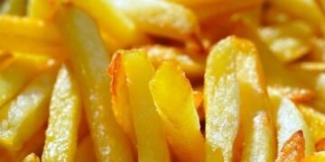 Топ-3 рецепти картоплі фрі: хрустка зовні та м’яка всередині