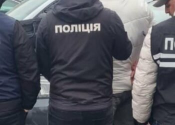 У Львові судитимуть ексвикладача, який за $10 тисяч обіцяв оформити «роботу в Інтерполі» для виїзду за кордон