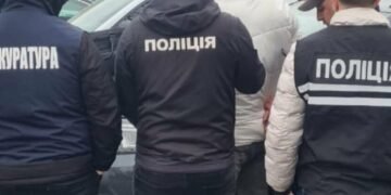 У Львові судитимуть ексвикладача, який за $10 тисяч обіцяв оформити «роботу в Інтерполі» для виїзду за кордон