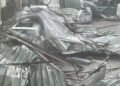 Перші наслідки  страшного буревію у Львові: зірвало дах з Шевченківської районної адміністрації, дерево впало на тролейбус, – ФОТО, ВІДЕО