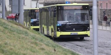 У вихідні у Львові вулицю Тракт Глинянський перекриють для заміни водопроводу: як будуть курсувати автобуси