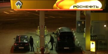 Паливна криза дісталась головного нафтового регіону Росії, – росЗМІ