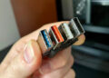 Фіолетовий USB-порт ховає неочевидну функцію: на що варто звернути увагу