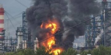 Атака дронів зупинила найбільший НПЗ Московського регіону