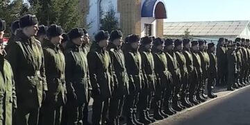 Вьорстка: у РФ обвалився набір контрактників, у Кремлі обговорюють мобілізацію восени