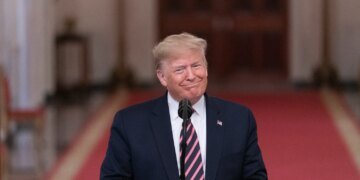 Трамп хоче завершення війни між рф та Україною, а також залишається оптимістичним щодо мирної угоди – ЗМІ