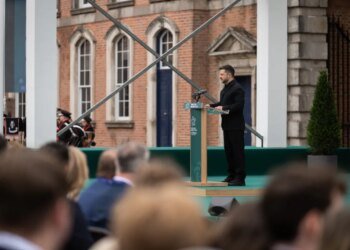 Зеленський терміново перервав візит до Ірландії та попередив українців про підготовку масованого удару рф