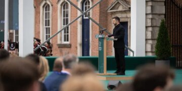 Зеленський терміново перервав візит до Ірландії та попередив українців про підготовку масованого удару рф