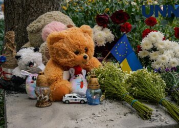 Атака рф на Київ 2 липня – містяни влаштували меморіал загиблим