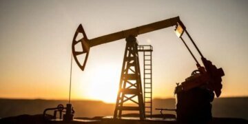 МЕА знизило прогноз видобутку нафти у рф після українських ударів