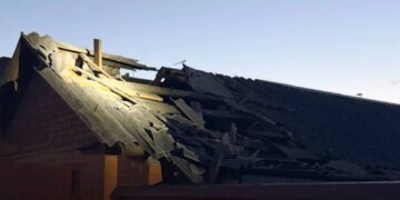 рф вдарила, попередньо, касетним боєприпасом по житловому сектору Сум, є постраждалі – ОВА