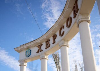 росія завдала авіаударів по Херсону, є постраждалі