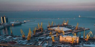 рф вдарила по порту Одещини та пошкодила цивільне судно під прапором Маршаллових Островів