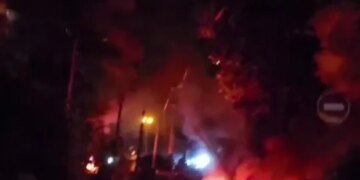 Київ оговтується після балістичної атаки, у п'яти районах пожежі та руйнування, є постраждалі