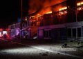 Площа пожежі у торговому центрі в Запоріжжі після атаки росіян стновить 500 кв. м. – ОВА