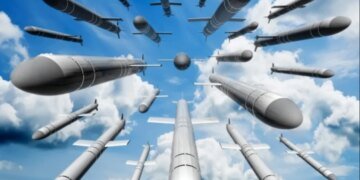 Основна маса крилатих ракет пролетіла через усю Україну на захід, у Львові пролунали вибухи