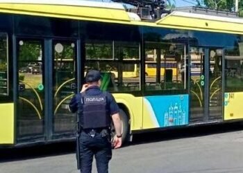 У Львові посеред дороги знайшли гранату: пасажирів тролейбуса терміново евакуювали