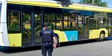 У Львові посеред дороги знайшли гранату: пасажирів тролейбуса терміново евакуювали