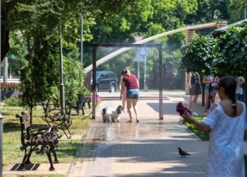 Спека повертається вже цього тижня: синоптики розповіли, яким буде серпень і де пригріє до +35