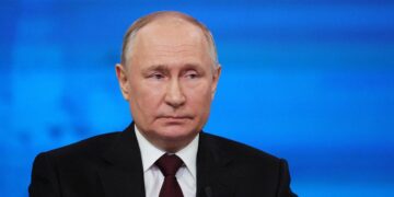 Путін у скрутному становищі: Bloomberg назвав п’ять головних проблем Кремля через війну в Україні