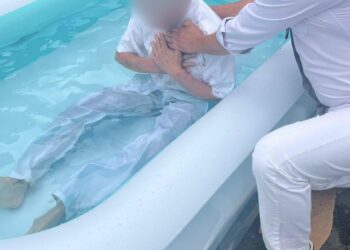 У колонії на Львівщині ув’язнені прийняли водне хрещення