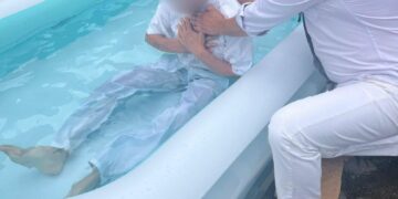 У колонії на Львівщині ув’язнені прийняли водне хрещення