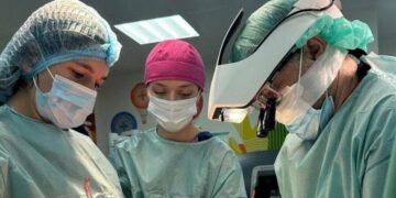 У Львові 12-річній дівчинці видалили 4-кілограмову пухлину: найбільшу в історії дитячої лікарні