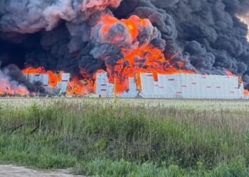“Поставляли комплектуючі”: Зеленський та СБС підтвердили ураження складів Wildberries у РФ (відео)