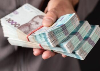 Пенсії, субсидії та пільги підуть з одного банку: українцям назвали крайній термін