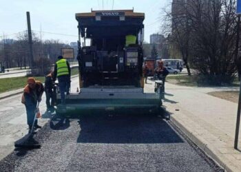 У Львові на вулиці Зеленій ремонтуватимуть пошкоджене асфальтне покриття: рух транспорту обмежуватимуть