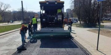У Львові на вулиці Зеленій ремонтуватимуть пошкоджене асфальтне покриття: рух транспорту обмежуватимуть
