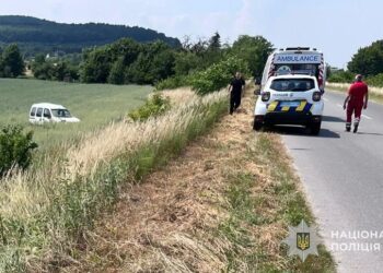 На Львівщині в автотрощі загинув 76-річний водій Renault: авто злетіло у кювет