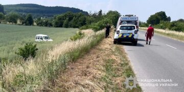 На Львівщині в автотрощі загинув 76-річний водій Renault: авто злетіло у кювет