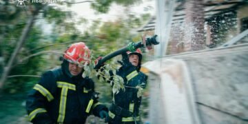На Львівщині вогнеборці врятували житловий будинок від повного знищення вогнем